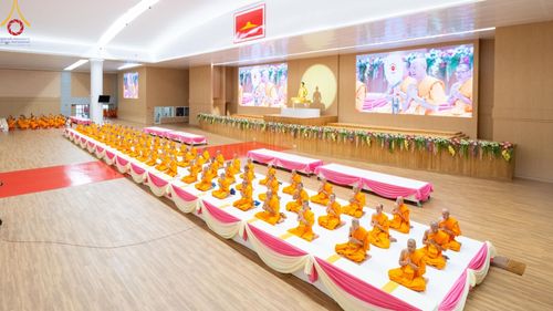 ภาพ No.138775:พิธีถวายกองทุนสนับสนุน การสร้างพระไตรปิฎกฉบับธรรมชัย และอนุรักษ์คัมภีร์ใบลาน น้อมบูชาธรรมหลวงพ่อธัมมชโย 80 ปี ณ ห้องแก้วสารพัดนึก 2 วัดพระธรรมกาย วันเสาร์ที่ 1 มิถุนายน พศ. 2567