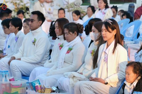 ภาพ No.195314:พิธีตักบาตรพระธรรมยาตรา ณ อนุสรณ์สถานลำดับที่ 3 สถานที่เกิดใหม่ในเพศสมณะ วัดสองพี่น้อง ต.ต้นตาล อ.สองพี่น้อง จ.สุพรรณบุรี ในโครงการธรรมยาตรา กตัญญูบูชา มหาปูชนียาจารย์ พระมงคลเทพมุนี(สด จนฺทสโร) พระผู้ปราบมาร ปีที่ 13 วันที่ 15 มกราคม พ.ศ.2568