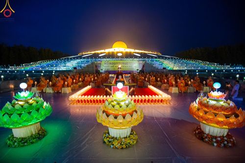 ภาพ No.170272:พิธีลอยกระทงธรรม ณ สระเศรษฐีทะเลบุญ มหาวิหารพระมงคลเทพมุนีฯ วัดพระธรรมกาย วันศุกร์ที่ 15 พฤศจิกายน พ.ศ.2567 (วันเพ็ญ 15 ค่ำ เดือน 12)