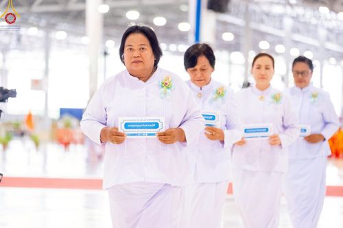 ภาพ No.219378:วันอังคารที่ 22 เมษายน พ.ศ. 2568 พิธีมอบปัจจัยช่วยเหลือครู 4 จังหวัดชายแดนภาคใต้ , พิธีกล่าวคำถวายอุปกรณ์ เพื่อเตรียมการต้อนรับคณะสงฆ์ฯ , พิธีกล่าวคำถวายภัตตาหารเป็นสังฆทาน , คณะสงฆ์ฉันภัตตาหารเพล  เนื่องในวันคุ้มครองโลก พิธีถวายมหาสังฆทานแด่คณะสงฆ์