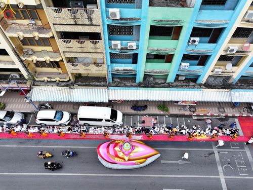 ภาพ No.128459:พิธีอัญเชิญพระบรมสารีริกธาตุ " ใจกลางเมืองนครหาดใหญ่ " เพื่อประดิษฐาน ณ มหารัตนเจดีย์สิริปทุมสวรรค์ (เจดีย์อริยพุทธะ 5 พระองค์) ศูนย์ปฏิบัติธรรมภาคใต้ อ.บางกล่ำ จ.สงขลา  วันที่ 9 มีนาคม พ.ศ. 2567 (ชุดที่ 2)