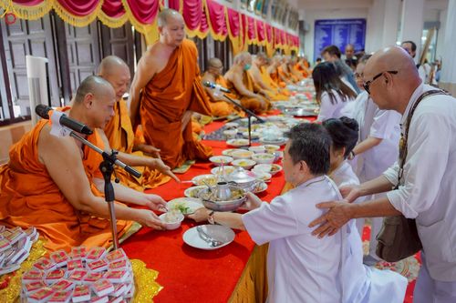 ภาพ No.253375:วันที่ 12 ตุลาคม พ.ศ. 2568 พิธีทอดกฐินสามัคคีทั่วไทย 30,000 วัด โดยคณะศิษยานุศิษย์ บูชาธรรม 81 ปี หลวงพ่อธัมมชโย ณ วัดบางน้ำผึ้งนอก อ.พระประแดง จ.สมุทรปราการ