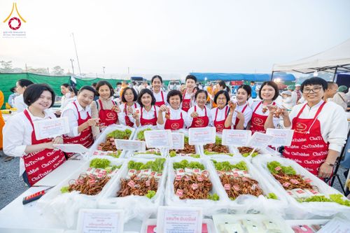 ภาพ No.200843:พิธีถวายภัตตาหารเป็นสังฆทาน แด่พระธรรมยาตรา ณ อนุสรณ์สถานบางปลา วัดบางปลา อำเภอบางเลน จังหวัดนครปฐม ในโครงการธรรมยาตรา กตัญญูบูชา มหาปูชนียาจารย์ พระมงคลเทพมุนี(สด จนฺทสโร) พระผู้ปราบมาร อนุสรณ์สถาน 7 แห่ง ปีที่ 13 วันที่ 24 มกราคม พ.ศ. 2568