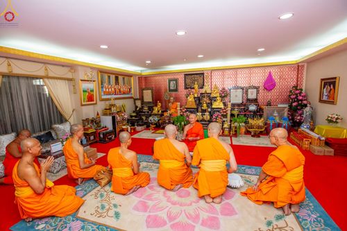 ภาพ No.84945:พิธีทำสามีจิกรรมและรับฟังโอวาท จากพระผู้ใหญ่ พระมหาเถระ พระสังฆาธิการ เนื่องในเทศกาลเข้าพรรษา ของคณะสงฆ์วัดพระธรรมกาย นำโดยหลวงพ่อทัตตชีโว วันที่ 3 สิงหาคม พ.ศ. 2566