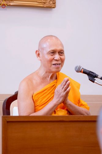 ภาพ No.246342:วันที่ 8 กันยายน พ.ศ. 2568 พระครูปลัดรัตนวีรวัฒน์ (รังสฤษดิ์ อิทฺธิจินฺตโก) เจ้าอาวาสวัดพระธรรมกาย เป็นประธานมอบพระบรมสารีริกธาตุ แก่ศูนย์ส่งเสริมศีลธรรมภายในประเทศ และวัดสาขาต่างประเทศ จำนวน 8 แห่ง