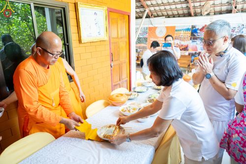 ภาพ No.140309:Photo Story มหัศจรรย์วัดดงดินแดง  EP.8  ภาพการเตรียมงาน การปฎิบัติงาน ของเหล่าผู้ทุ่มเทและเสียสละ เพื่อความสำเร็จของความมหัศจรรย์ ณ วัดดงดินแดง ต.ม่อนจอง อ.อมก๋อย จ.เชียงใหม่ วันที่ 1-7 เมษายน พ.ศ. 2567