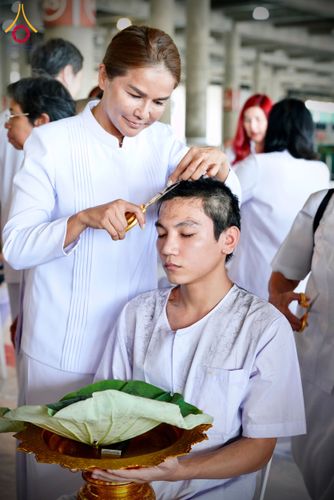 ภาพ No.143918:พิธีตัดปอยผมและปลงผมธรรมทายาท รุ่นเข้าพรรษา ณ มหาวิหารคด คอร์ 16 วัดพระธรรมกาย วันอาทิตย์ที่ 7 กรกฎาคม พ.ศ. 2567