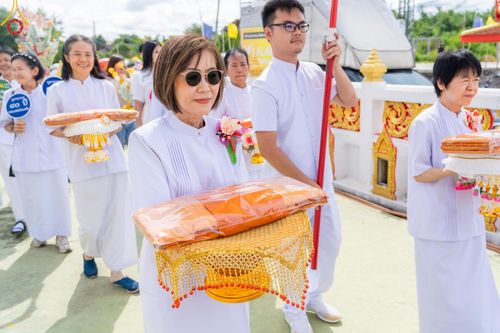 ภาพ No.165319:พิธีทอดกฐิน ณ วัดตระพัง ต.เชียงรากใหญ่  อ.สามโคก จ.ปทุมธานี ในโครงการกฐินสามัคคีทั่วไทย 30,000 วัด บูชาธรรม 80 ปี หลวงพ่อธัมมชโย โดยคณะศิษยานุศิษย์วัดพระธรรมกาย วันที่ 20 ตุลาคม พ.ศ. 2567