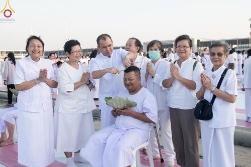ภาพ No.179970:พิธีปลงผมนาคธรรมทายาท ในโครงการอุปสมบทหมู่ บูชาธรรมมหาปูชนียาจารย์ (ศูนย์อบรมวัดพระธรรมกาย) วันที่ 1 ธันวาคม พ.ศ. 2567 ณ ลานธรรมหารัตนวิหารคด วัดพระธรรมกาย จ.ปทุมธานี