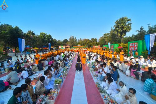 ภาพ No.123665:พิธีตักบาตรพระ ๑,๐๐๐ รูป ทำบุญครบรอบวัดห้วยตองสัก ๓๖ ปี วันเสาร์ที่ ๑๐ กุมภาพันธ์ พ.ศ. ๒๕๖๗ ณ วัดห้วยตองสัก อ.จอมทอง จ.เชียงใหม่