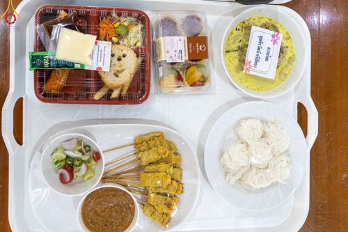 ภาพ No.147724:พิธีถวายภัตตาหารเมนูสวรรค์ ในพรรษาแห่งการเข้าถึงธรรม วันเสาร์ที่ 10 สิงหาคม พ.ศ. 2567 ณ หอฉันคุณยายอาจารย์ฯ วัดพระธรรมกาย