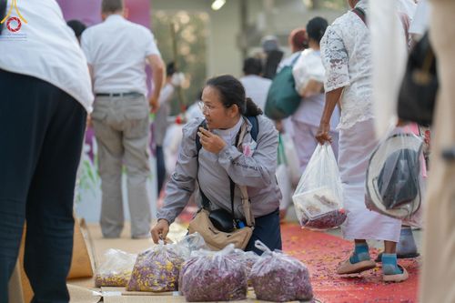 ภาพ No.198696:V.50 สารพัดV สารพัดดี ที่ธรรมยาตรา ในโครงการธรรมยาตรา กตัญญูบูชา มหาปูชนียาจารย์ พระมงคลเทพมุนี(สด จนฺทสโร) พระผู้ปราบมาร อนุสรณ์สถาน 7 แห่ง ปีที่ 13 ระหว่างวันที่ 2-31 มกราคม พ.ศ. 2568