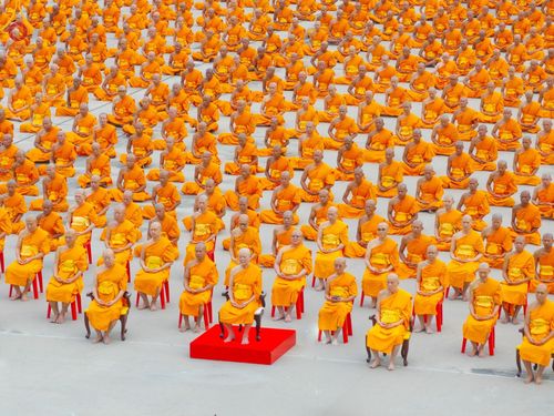 ภาพ No.182109:พระธรรมทายาทร่วมปฎิบัติธรรม รับฟังโอวาทจากหลวงพ่อทัตตชีโว และถ่ายภาพหมู่ประวัติศาสตร์ ณ ลานธรรมพระมหาธรรมกายเจดีย์  วัดพระธรรมกาย ในโครงการอุปสมบท บูชาธรรมมหาปูชนียาจารย์ วันที่ 13 ธันวาคม พ.ศ. 2567