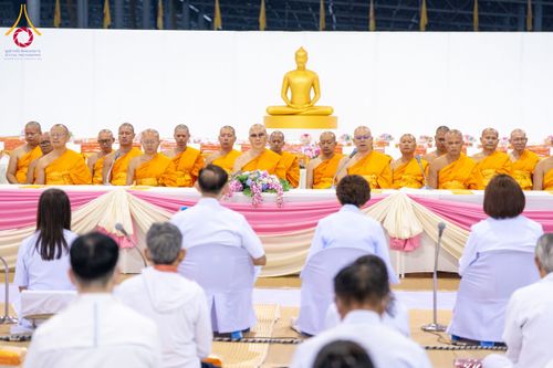 ภาพ No.204263:พิธีถวายภัตตาหารเป็นสังฆทาน แด่พระธรรมยาตรา ณ วัดพระธรรมกาย ตำบลคลองสาม อำเภอคลองหลวง จังหวัดปทุมธานี ในโครงการธรรมยาตรา กตัญญูบูชา มหาปูชนียาจารย์ พระมงคลเทพมุนี(สด จนฺทสโร) พระผู้ปราบมาร อนุสรณ์สถาน 7 แห่ง ปีที่ 13 วันที่ 31 มกราคม พ.ศ. 2568