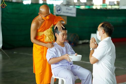 ภาพ No.83765:พิธีตัดปอยผมและปลงผม ในโครงการบรรพชาสามเณร ธรรมทายาทรุ่นโรงเรียนนานาชาติ ณ วัดพระธรรมกาย วันเสาร์ที่ 15 กรกฎาคม พ.ศ.2566