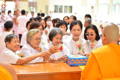 ภาพ No.149556:พิธีทอดผ้าป่ามหามงคล เพื่องานพระพุทธศาสนา , พิธีเจริญพระพุทธมนต์ และพิธีถวายสังฆทานแด่คณะสงฆ์ เนื่องในวันธรรมชัย 56 พรรษา น้อมบูชาธรรมหลวงพ่อธัมมชโย ณ ธรรมอุทยานบ้านแป้ง จ.สิงห์บุรี วันเสาร์ที่ 24 สิงหาคม พ.ศ. 2567