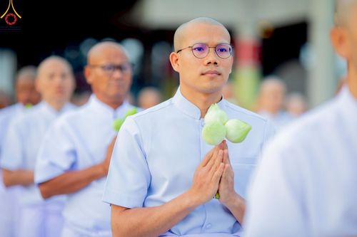 ภาพ No.216925:วันเสาร์ที่ 12 เมษายน พ.ศ. 2568 พิธีเวียนประทักษิณรอบพระมหาธรรมกายเจดีย์  พิธีวันทาเจดีย์ พิธีขอขมาและมอบผ้าไตร ในโครงการอุปสมบทหมู่ บูชาธรรมหลวงพ่อธัมมชโย, โครงการธรรมทายาท ระดับอุดมศึกษา รุ่นที่ 52 ,  โครงการบวชพระนานาชาติ AEC & WAB CEO รุ่นที่ 4 , ณ ว