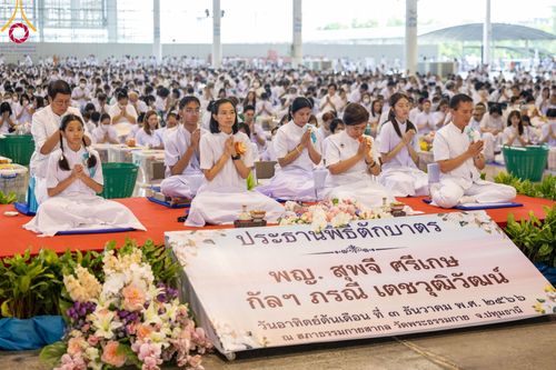 ภาพ No.99619:พิธีตักบาตรวันอาทิตย์ต้นเดือน ณ สภาธรรมกายสากล วัดพระธรรมกาย จ.ปทุมธานี วันอาทิตย์ที่ 3 ธันวาคม พ.ศ. 2566