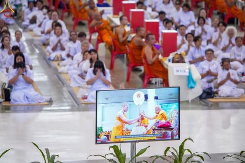 ภาพ No.147027:พิธีมุทิตาสักการะพระภิกษุ ผู้สอบได้เปรียญธรรม 9 ประโยคระดับโลกปีที่ 36, พิธีมอบโล่เกียรติยศและทุนการศึกษา สำนักเรียนบาลีดีเด่นทั่วประเทศ, พิธีถวายมหาสังฆทานคณะสงฆ์ 2,000 กว่าวัด ทั่วประเทศ ปีที่ 24, พิธีถวายไทยธรรมคณะสงฆ์ 323 วัด 4 จังหวัดชายแดนภาคใต้