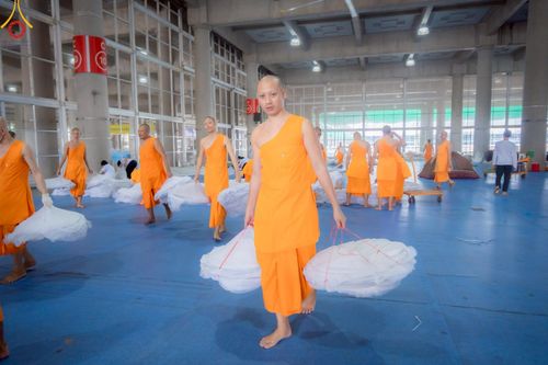 ภาพ No.218241:วันที่ 12-18 เมษายน พ.ศ. 2568 พระภิกษุและเจ้าหน้าที่อาสาสมัคร เตรียมพื้นที่ต้อนรับพักค้างพระสังฆาธิการ เนื่องในงานวันคุ้มครองโลก 22 เมษายน พ.ศ. 2568