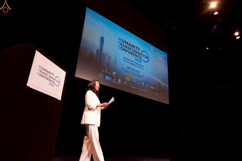 ภาพ No.249742:วันอาทิตย์ที่ 28 กันยายน พ.ศ. 2568 การปฏิบัติธรรมบูชาธรรม 108 ปี แห่งการบรรลุธรรมของหลวงปู่วัดปากน้ำ ได้จุดประทีปสันติภาพไปทั่วโลก และได้ร่วมเสวนาทางปัญญา เพื่อการขยายพระพุทธศาสนาวิชชาธรรมกายไปทั่วโลก  ในงาน HTC Newyork USA