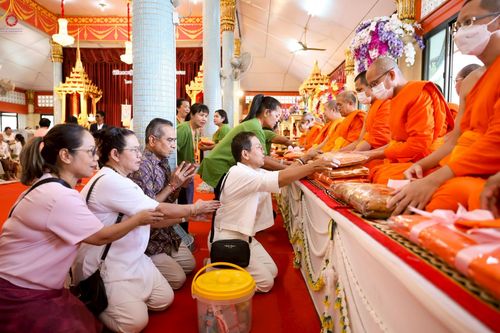 ภาพ No.263238:วันที่ 23 ตุลาคม พ.ศ. 2568 พิธีทอดกฐินสามัคคีทั่วไทย 30,000 วัด โดยคณะศิษยานุศิษย์ บูชาธรรม 81 ปี หลวงพ่อธัมมชโย ณ วัดพรหมวงศาราม เขตดินแดง กรุงเทพมหานคร