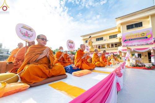 ภาพ No.150775:พิธีเจริญพระพุทธมนต์ และทำบุญตักบาตรแด่คณะสงฆ์ จำนวน 121 รูป เนื่องในโอกาสฉลองครบรอบ 120 ปี อำเภอคลองหลวง จังหวัดปทุมธานี เพื่อถวายเป็นพุทธบูชา ช่วยเหลือผู้ประสบความเดือดร้อนจากอุทกภัย และคณะสงฆ์ 323 วัด 4 จังหวัดชายแดนภาคใต้ วันเสาร์ที่ 31 สิงหาคม พ.ศ. 