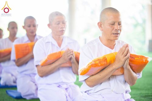 ภาพ No.181508:พิธีขอขมาผู้ปกครอง, พิธีมอบบาตรผ้าไตร, พิธีบรรพชาสามเณร โดยพระครูวิบูลย์เจติยาทร รองเจ้าคณะจังหวัดลำพูน ณ ธุดงคสถานลำพูน ต.เหล่ายาว  อ.บ้านโฮ่ง จ.ลำพูน วันที่ 5 ธันวาคม พ.ศ. 2567