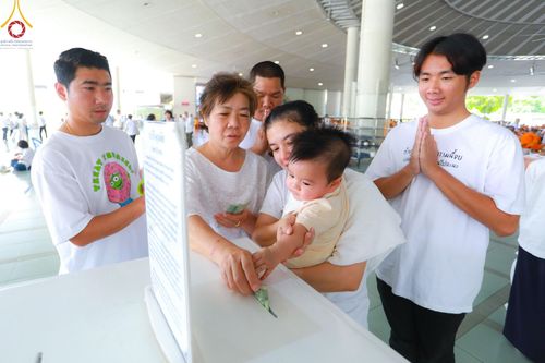 ภาพ No.157644:พิธีถวายภัตตาหารเมนูสวรรค์ ในพรรษาแห่งการเข้าถึงธรรม วันเสาร์ที่ 28 กันยายน พ.ศ. 2567 ณ หอฉันคุณยายอาจารย์ฯ วัดพระธรรมกาย