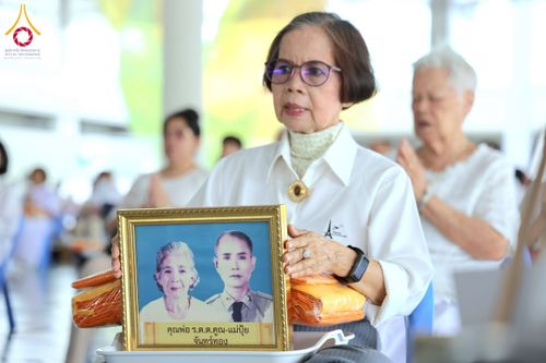 ภาพ No.217101:วันเสาร์ที่ 12 เมษายน พ.ศ. 2568 พิธีบุพเปตพลี ครั้งที่ 162 ร่วมอุทิศบุญแด่หมู่ญาติที่ล่วงลับไปแล้ว และพิธีถวายภัตตาหารเมนูสวรรค์ ณ หอฉันคุณยายอาจารย์ฯ วัดพระธรรมกาย