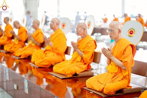 ภาพ No.220672:วันเสาร์ที่ 26 เมษายน พ.ศ.2568 (วันพระ แรม 15 ค่ำ เดือน 5) พิธีถวายภัตตาหารเมนูสวรรค์ "เพื่อการบรรลุธรรม" และ พิธีบุพเปตพลี ครั้งที่ 163 ร่วมอุทิศบุญแด่หมู่ญาติที่ล่วงลับไปแล้ว และสืบทอดอายุพระพุทธศาสนา ณ หอฉันคุณยายอาจารย์ฯ วัดพระธรรมกาย