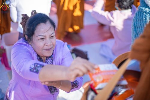 ภาพ No.187123:พิธีตักบาตรพระ ๕๐๐ รูป "สร้างบุญใหญ่ ส่งท้ายปีเก่า ต้อนรับปีใหม่ ๒๕๖๘" วันเสาร์ที่ ๒๘ ธันวาคม พ.ศ. ๒๕๖๗ ณ ถนนหน้าที่ว่าการอำเภอภูเรือ จังหวัดเลย