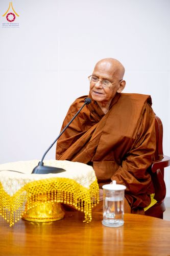 ภาพ No.222350:วันที่ 21 เมษายน พ.ศ. 2568 หลวงพ่อทัตตชีโวต้อนรับคณะสงฆ์ WAB ณ อาคาร 100 ปี คุณยายมหารัตนอุบาสิกาจันทร์ ขนนกยูง วัดพระธรรมกาย