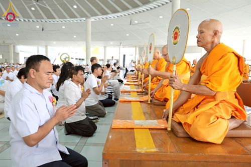 ภาพ No.226502:วันที่ 26 พฤษภาคม พ.ศ. 2568 พิธีบุพเปตพลี ครั้งที่ 164 ร่วมอุทิศบุญแด่หมู่ญาติที่ล่วงลับไปแล้ว และสืบทอดอายุพระพุทธศาสนา ณ หอฉันคุณยายอาจารย์ฯ วัดพระธรรมกาย