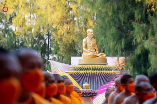 ภาพ No.107091:พิธีจุดประทีปถวายเป็นพุทธบูชา และบูชาธรรมมหาปูชนียาจารย์ ในโครงการธรรมยาตรากตัญญูบูชา มหาปูชนียาจารย์ พระมงคลเทพมุนี(สด จนฺทสโร) พระผู้ปราบมาร  อนุสรณ์สถาน 7 แห่ง ปีที่ 12  วันที่ 6 มกราคม พ.ศ. 2567 ณ อนุสรณ์สถานมหาวิหารพระมงคลเทพมุนี อ.สองพี่น้อง จ.สุพร
