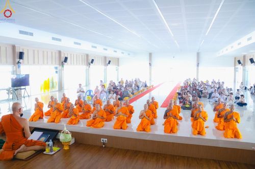 ภาพ No.186431:พิธีตัดปอย ปลงผม เวียนประทักษิณ  มอบบาตรผ้าไตร ขอขมาผู้ปกครอง และพิธีบรรพชาอุปสมบท  โครงการอุปสมบทหมู่บูชาธรรมมหาปูชนียาจารย์  ประจำปี 2567 ณ ศูนย์ปฏิบัติธรรมภาคใต้และวัดคงคาเลียบ อ.บางกล่ำ จ.สงขลา วันอาทิตย์ที่ 8 ธันวาคม พ.ศ. 2567