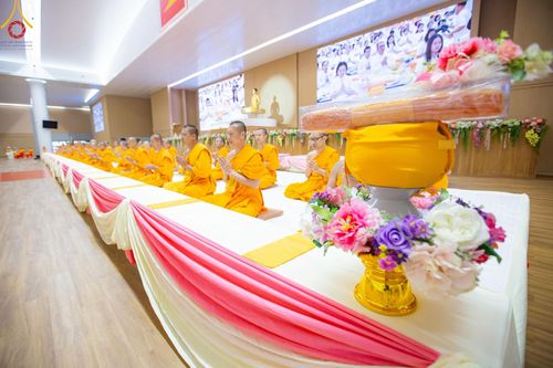 ภาพ No.212695:วันอาทิตย์ที่ 23 มีนาคม พ.ศ. 2568 พิธีร่วมบุญโครงการบรรพชาสามเณร 5,000 รูป ณ ห้องแก้วสารพัดนึก 2 วัดพระธรรมกาย