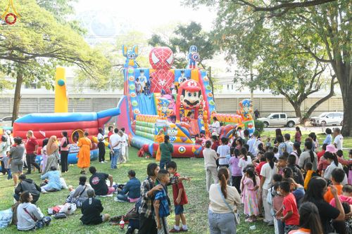 ภาพ No.194119:วัดพระธรรมกาย จัดงานวันเด็กแห่งชาติ ประจำปี พ.ศ.2568 ออกร้านอาหาร 200 ร้าน มอบของขวัญหลายหมื่นชิ้น วันที่ 12 มกราคม พ.ศ. 2568 วัดพระธรรมกาย อ.คลองหลวง จ.ปทุมธานี