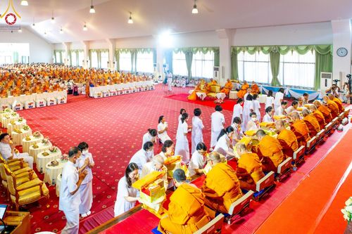 ภาพ No.109830:พิธีเจริญพระพุทธมนต์ ปฏิบัติธรรม  มอบทุนการศึกษา ถวายสังฆทาน 121 วัด วันพุธที่ 10 มกราคม พ.ศ. 2567 ณ อาคารราชวิริยาลังการ วัดไร่ขิง พระอารามหลวง  อ.สามพราน จ.นครปฐม