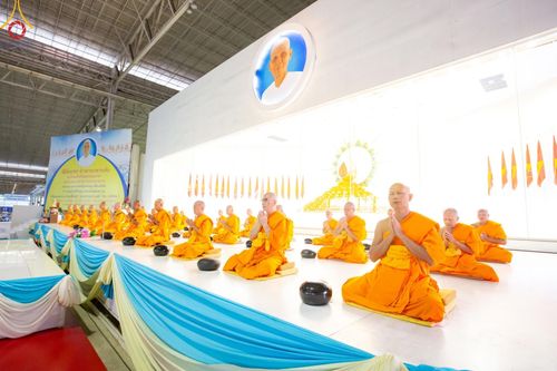 ภาพ No.207209:พิธีตักบาตร และปฏิบัติธรรมช่วงสาย ในวันมาฆบูชา วันพุธที่ 12 กุมภาพันธ์ พ.ศ. 2568 ณ วัดพระธรรมกาย จังหวัดปทุมธานี