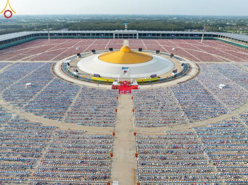 ภาพ No.219553:วันอังคารที่ 22 เมษายน พ.ศ. 2568 พิธีถวายมหาสังฆทานคณะสงฆ์ 40,000 กว่าวัดทั่วประเทศ เนื่องในวันคุ้มครองโลก ณ วัดพระธรรมกาย จ.ปทุมธานี