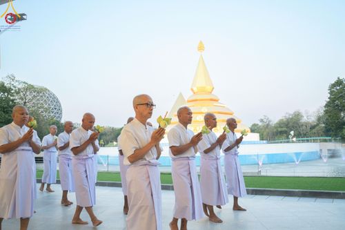 ภาพ No.199644:โครงการอุปสมบทหมู่บูชาธรรม 116 ปี คุณยายอาจารย์มหารัตนอุบาสิกาจันทร์ ขนนกยูง โครงการอุปสมบทหมู่ธรรมทายาท ระดับอุดมศึกษา รุ่นที่ 51 ภาคฤดูหนาว  ณ โบสถ์พระไตรปิฏก วัดพระธรรมกาย จ.ปทุมธานี  วันที่ 11 มกราคม พ.ศ. 2568 โดยมีพระครูปลัดรัตนวีรวัฒน์ เจ้าอาวาสวัด