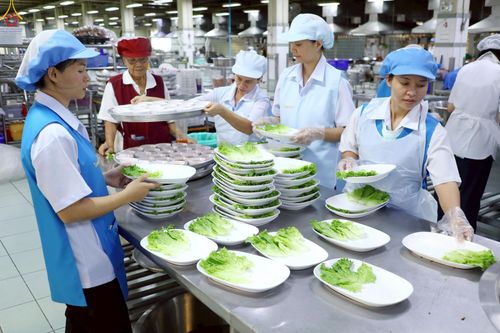 ภาพ No.240052:วันเสาร์ที่ 23 สิงหาคม พ.ศ. 2568 (วันพระ แรม 14 ค่ำ เดือน 9) พิธีบุพเปตพลี ครั้งที่ 169 ร่วมอุทิศบุญแด่หมู่ญาติที่ล่วงลับไปแล้ว และสืบทอดอายุพระพุทธศาสนา ณ หอฉันคุณยายอาจารย์ฯ วัดพระธรรมกาย