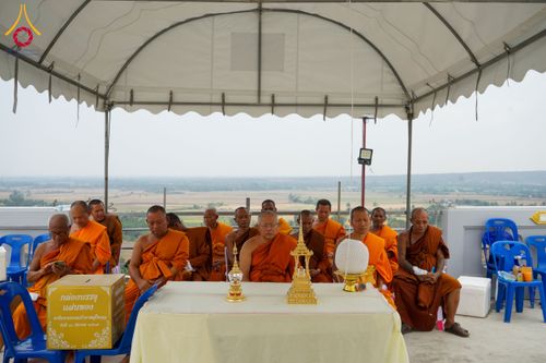 ภาพ No.131421:พิธีอัญเชิญพระบรมสารีริกธาตุ และองค์พระพุทธรัตนกายสิทธิ์ ติดตั้งองค์พระเจดีย์จตุรทิศ ถวายองค์พระเจดีย์ ลานธรรมและกำแพงแก้ว ถวายเป็นพุทธบูชา น้อมถวายบูชาธรรมหลวงพ่ออายุวัฒนมงคล ๘๐ พรรษา วันเสาร์ที่ ๑๖ มีนาคม พ.ศ. ๒๕๖๗ ณ วัดเขาพญาปราบ ต.ตะขบ อ.ปักธงชัย จ.น