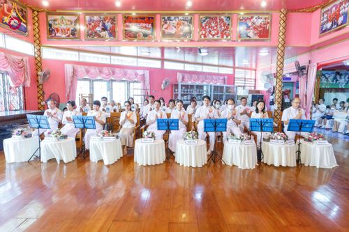 ภาพ No.197396:พิธีเจริญพระพุทธมนต์ ปฏิบัติธรรม มอบทุนการศึกษา ถวายสังฆทาน 108 วัด เพื่อถวายเป็นพุทธบูชา และขับเคลื่อนโครงการหมู่บ้านรักษาศีล 5 โดยคณะสงฆ์จังหวัดนนทบุรี คณะศิษยานุศิษย์วัดพระธรรมกาย โครงการธรรมยาตรา ปีที่ 13 ณ วัดตะเคียน อ.บางกรวย จ.นนทบุรี