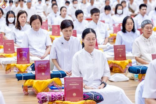 ภาพ No.228294:วันอาทิตย์ที่ 8 มิถุนายน พ.ศ. 2568 พิธีถวายทุนสนับสนุนพระไตรปิฎกฉบับธรรมชัย และอนุรักษ์คัมภีร์โบราณ ณ ห้องแก้วสารพัดนึก 2 วัดพระธรรมกาย