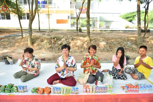 ภาพ No.62831:พิธีตักบาตรฉลองสามเณรใหม่ ในโครงการบรรพชาสามเณร ฟื้นฟูพระพุทธศาสนาทั่วไทย ณ ศูนย์ปฏิบัติธรรมพนมสารคาม(เพชรตะวัน) จ.ฉะเชิงเทรา วันที่ 12 เมษายน พ.ศ. 2567