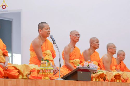 ภาพ No.216161:วันเสาร์ที่ 5 เมษายน พ.ศ. 2568 พิธีตัดปอยผม พิธีขอขมาผู้ปกครอง พิธีขอขมามอบผ้าไตร พิธีบรรพชา พิธีถวายบาตรสามเณร ณ ศูนย์ปฏิบัติธรรมและศูนย์อบรมเยาวชนเพชรบุรี ต.ท่าแลง อ.ท่ายาง จ.เพชรบุรี