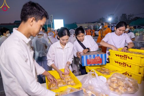 ภาพ No.109861:ถวายภัตตาหารเป็นสังฆทาน แด่คณะพระธรรมยาตราฯ ปีที่ 12 วันที่ 11 มกราคม พ.ศ. 2567 ณ อนุสรณ์สถานคลองบางนางแท่น  อ.สามพราน จ.นครปฐม