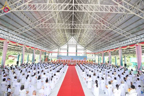 ภาพ No.175092:พิธีทอดกฐินสถาปนา แผ่นสิริฉะทะนะรัสมี(หลังคา) อาคาร 80 ปี หลวงพ่อธัมมชโย ณ ศูนย์ปฏิบัติธรรมวิหารแดง จ.สระบุรี วันเสาร์ที่ 9 พฤศจิกายน พ.ศ. 2567